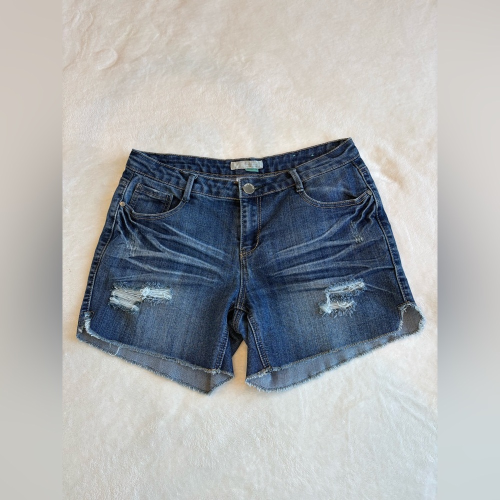 Route 66 Distressed Denim Women's Shorts - Size 8. - Picture 3 of 11